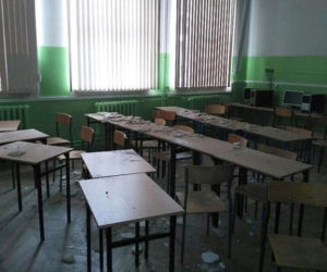 W Gimnazjum nr 61 w Poznaniu spadł fragment sufitu