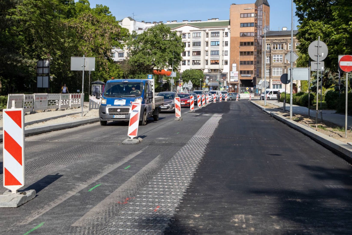 Asfaltowanie placu Zwycięstwa