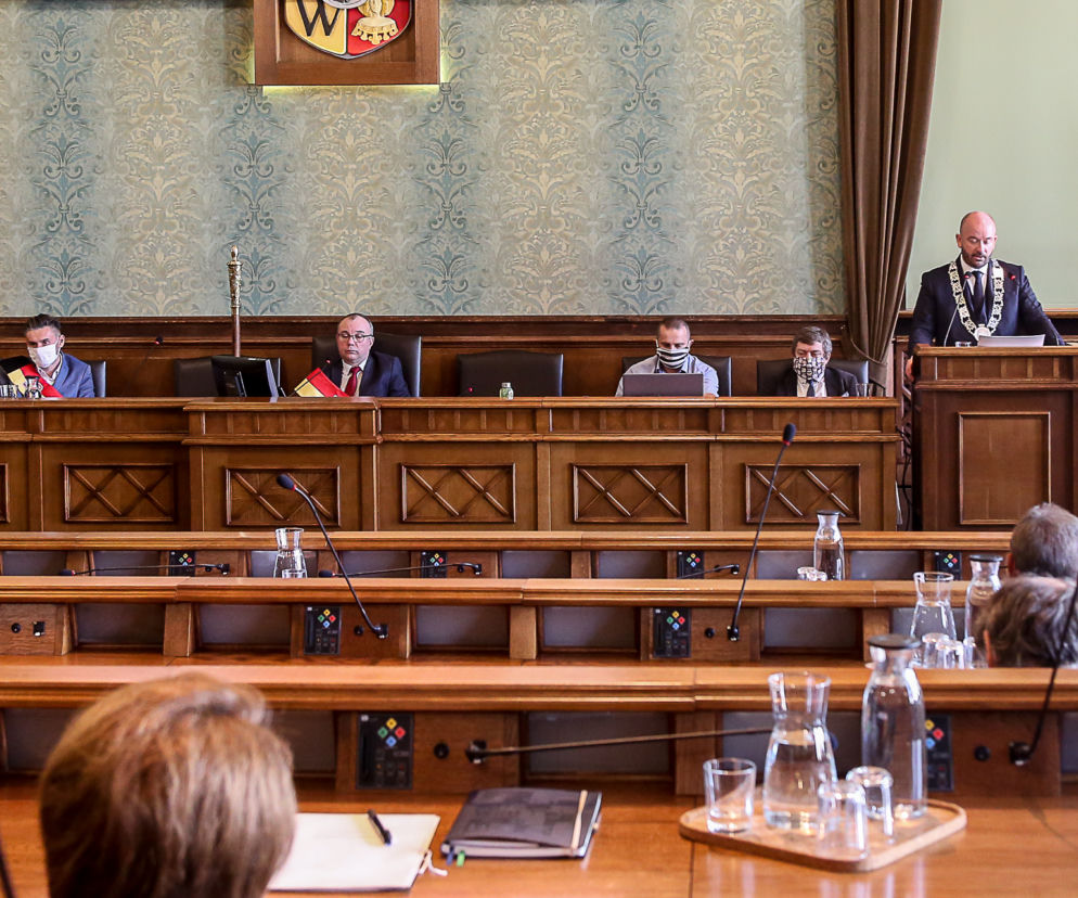 Radni PIS przeciwni wotum zaufania dla Jacka Sutryka! Wyniki absolutorium dla Prezydenta Wrocławia 