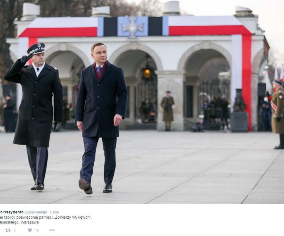 Tablica poświęcona Żołnierzom Wyklętym odsłonięta na Placu Piłsudskiego