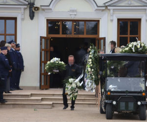 Porwali i skatowali Adriana z Ciechanowa. Bliscy żegnają 23-latka