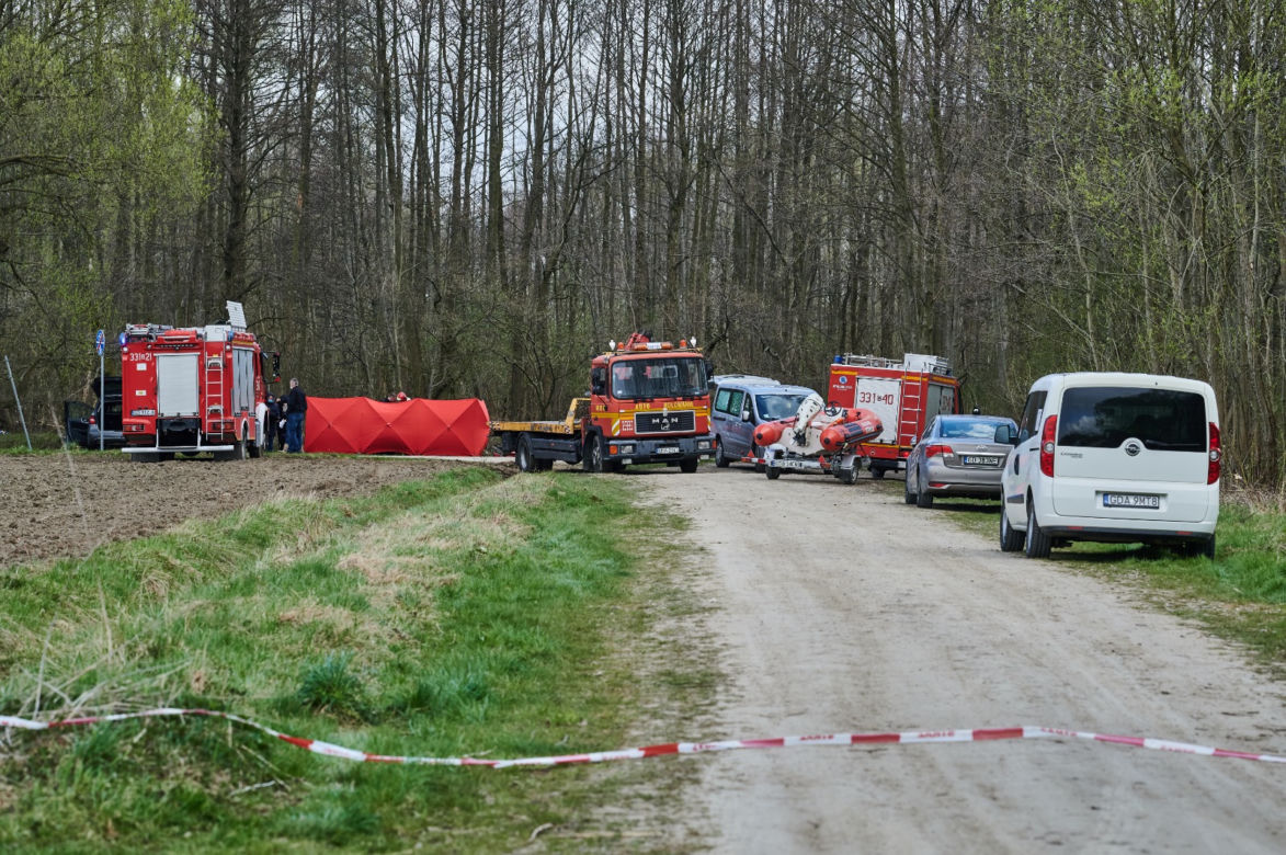Auto wjechało do Raduni w Juszkowie. 40-letni kierowca nie przeżył