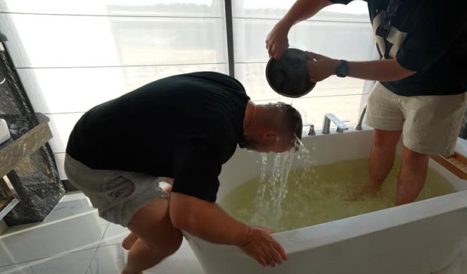 Książulo odwiedził Hotel Gołębiewski w Pobierowie