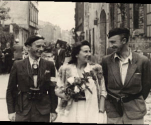 70. rocznica wybuchu Powstania Warszawskiego. Zobacz oryginalne ZDJĘCIA i OPISY wydarzeń z 1 sierpnia 1944 r.: Kultura z granatem