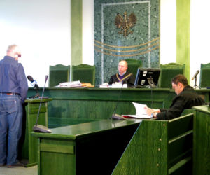 Awantura na drodze zakończyła się strzelaniną. Ruszył proces