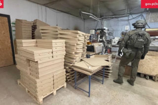 Celnicy zlikwidowali nielegalną fabrykę papierosów. Przejęli towar warty ponad 10 milionów