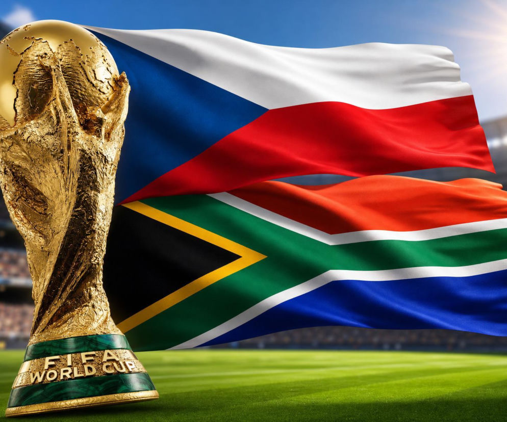 Złote trofeum FIFA World Cup na tle powiewających flag Czech i Republiki Południowej Afryki, symbolizujące mecz w ramach Mundialu 2026. Pełne statystyki meczu i składy drużyn znajdziesz na naszym portalu.