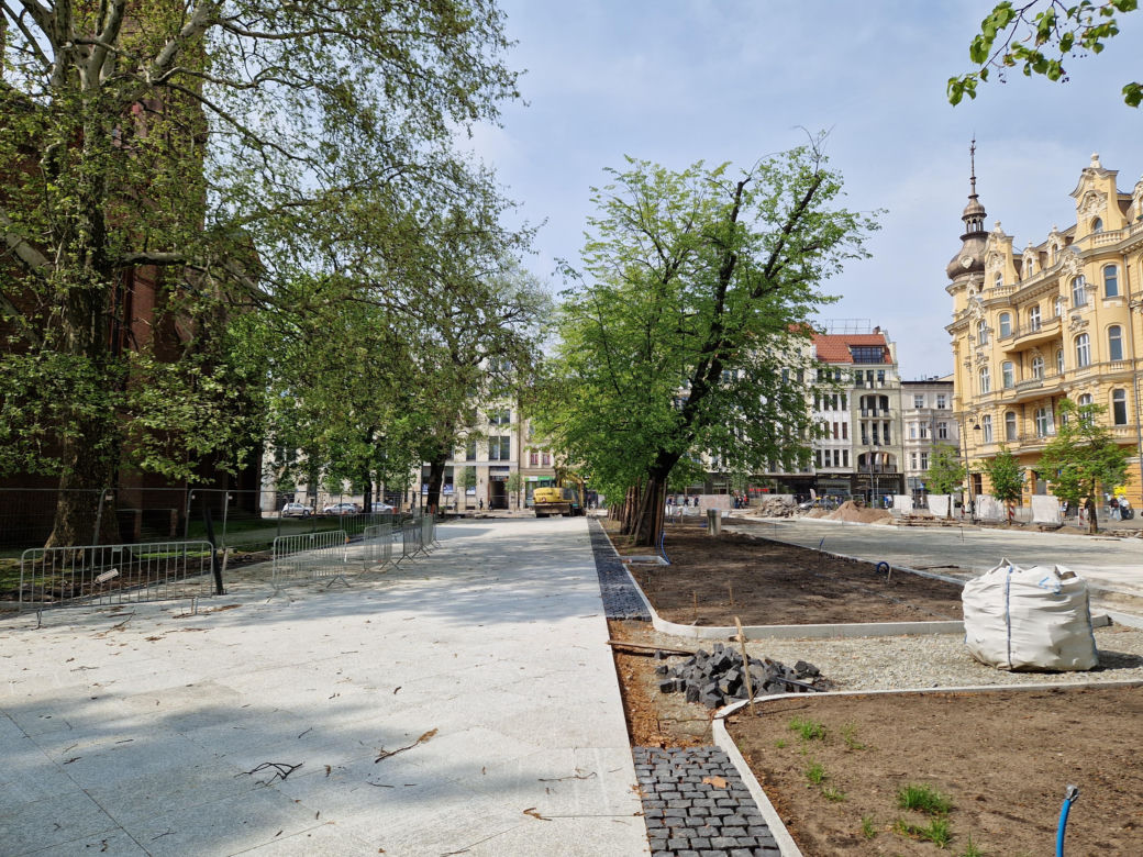 Tak teraz wygląda plac Wolności w Bydgoszczy. Powrót kwiaciarek ponownie opóźniony