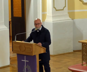 Ustroń: Ks. Piotr Wowry zmarł na koronawirusa. Na pogrzebie żegnały go tłumy