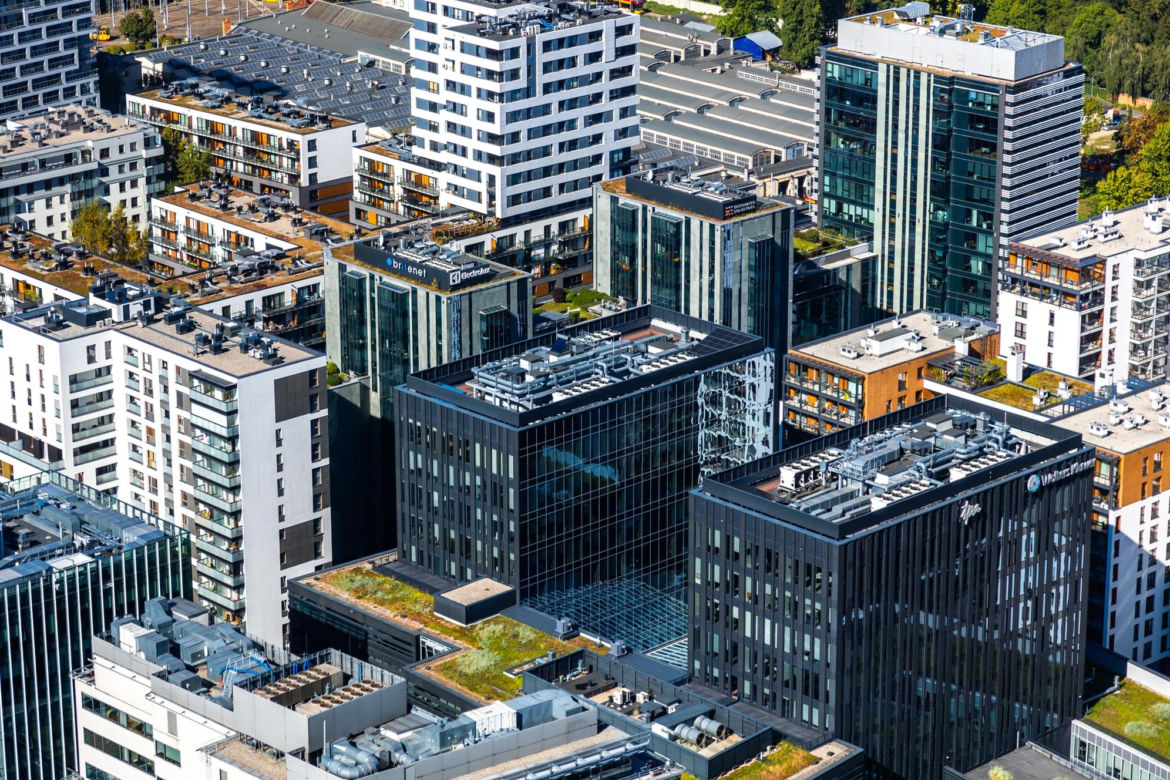 Niezwykła panorama Warszawy ze szczytu Skylinera!