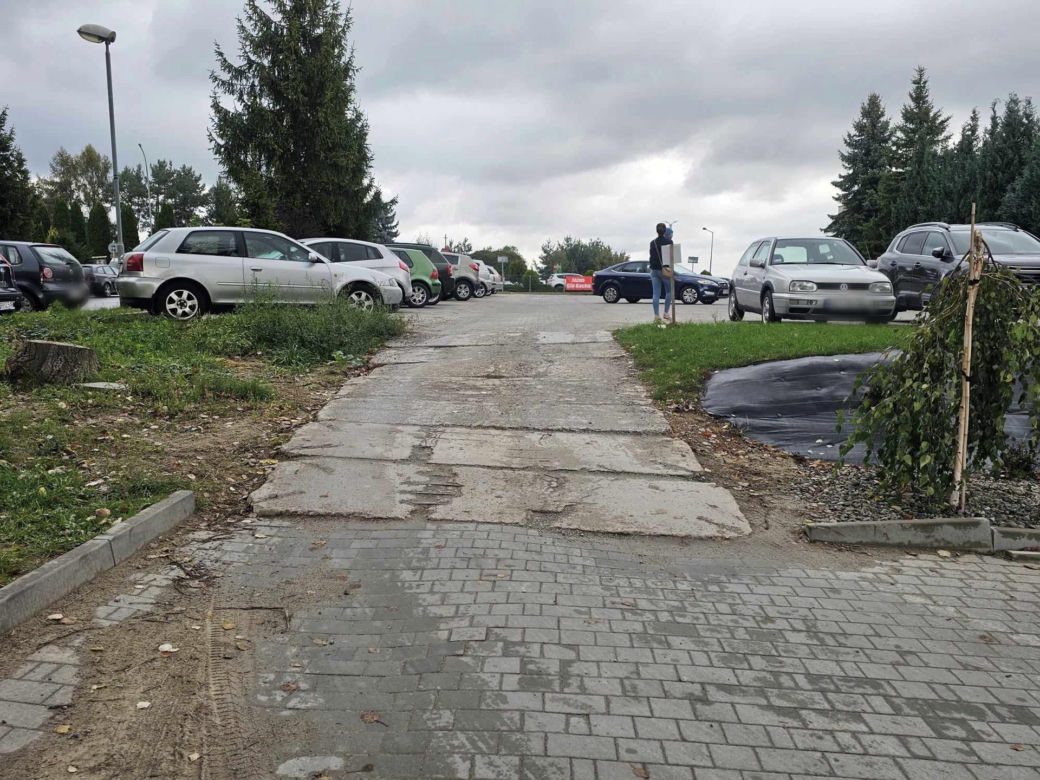Blok bez drogi dojazdowej 
