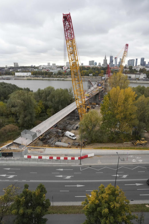 Nowy most nad Wisłą połączył dwa brzegi Warszawy! Są już wszystkie elementy