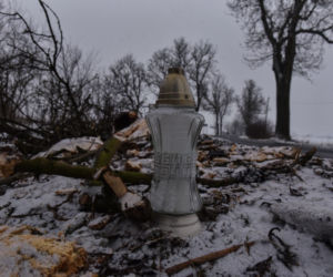 Śmiertelny wypadek Trzebczu Szlacheckim. Nie żyje 37-letni kierowca, który nie miał prawa jazdy