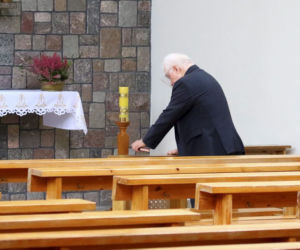 Lech Wałęsa na mszy świętej