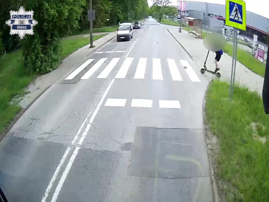11latek wjechał hulajnoga pod autobus