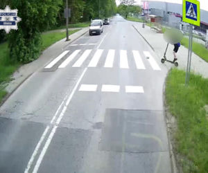 11latek wjechał hulajnoga pod autobus