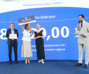 Ponad 7 mln zł dla lokalnych projektów. Na Służewcu wręczono czeki laureatom programu „Sportowo Kulturalnie Lokalnie”.