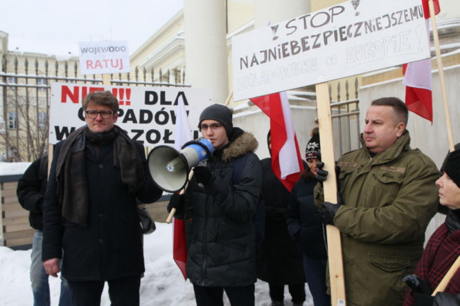 6500 ton toksycznych odpadów pod Warszawą. Mieszkańcy alarmują. „Żyjemy na tykającej bombie”