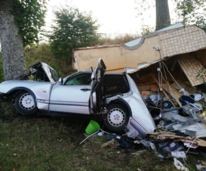 Śmiertelny wypadek auta z przyczepą kempingową w powiecie braniewskim. Nie żyje 35-latek
