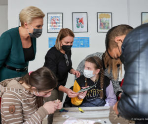 Agata Duda, okazała serce. Gotowała dla bezdomnych w zielonym garniturze