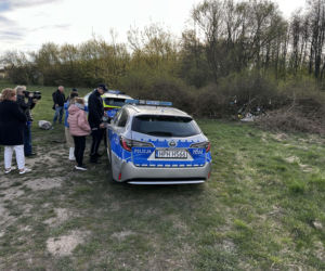 Rocznica tragedii zamieniła się w koszmar. Tajemniczy pakunek przerwał uroczystość