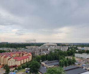 Kłęby czarnego dymu nad kombinatem