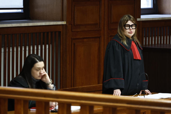 „Sztuczną szczękę wepchnięto jej do gardła”. Przerażające ustalenia. W mieszkaniu w Warszawie znaleziono cztery ciała