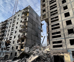 Zniszczone budynki mieszkalne na Ukrainie w czasie rosyjskiej inwazji na ten kraj (2022)