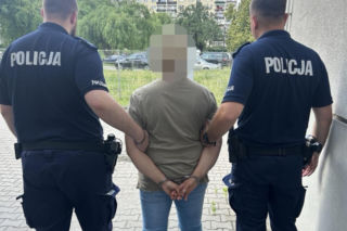 Chciał być sprytny i ukrył się w Krakowie. Usłyszał 10 nakazów z prokuratury