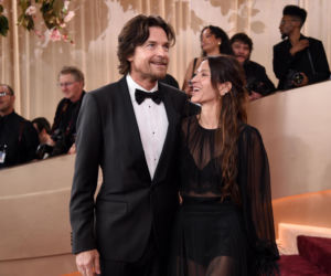 Pamela znów jest blondynką! Zobacz kreacje ze Złotych Globów