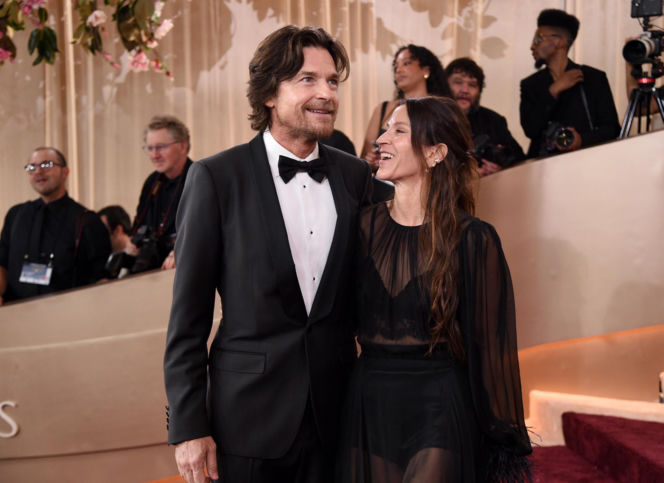 Pamela znów jest blondynką! Zobacz kreacje ze Złotych Globów