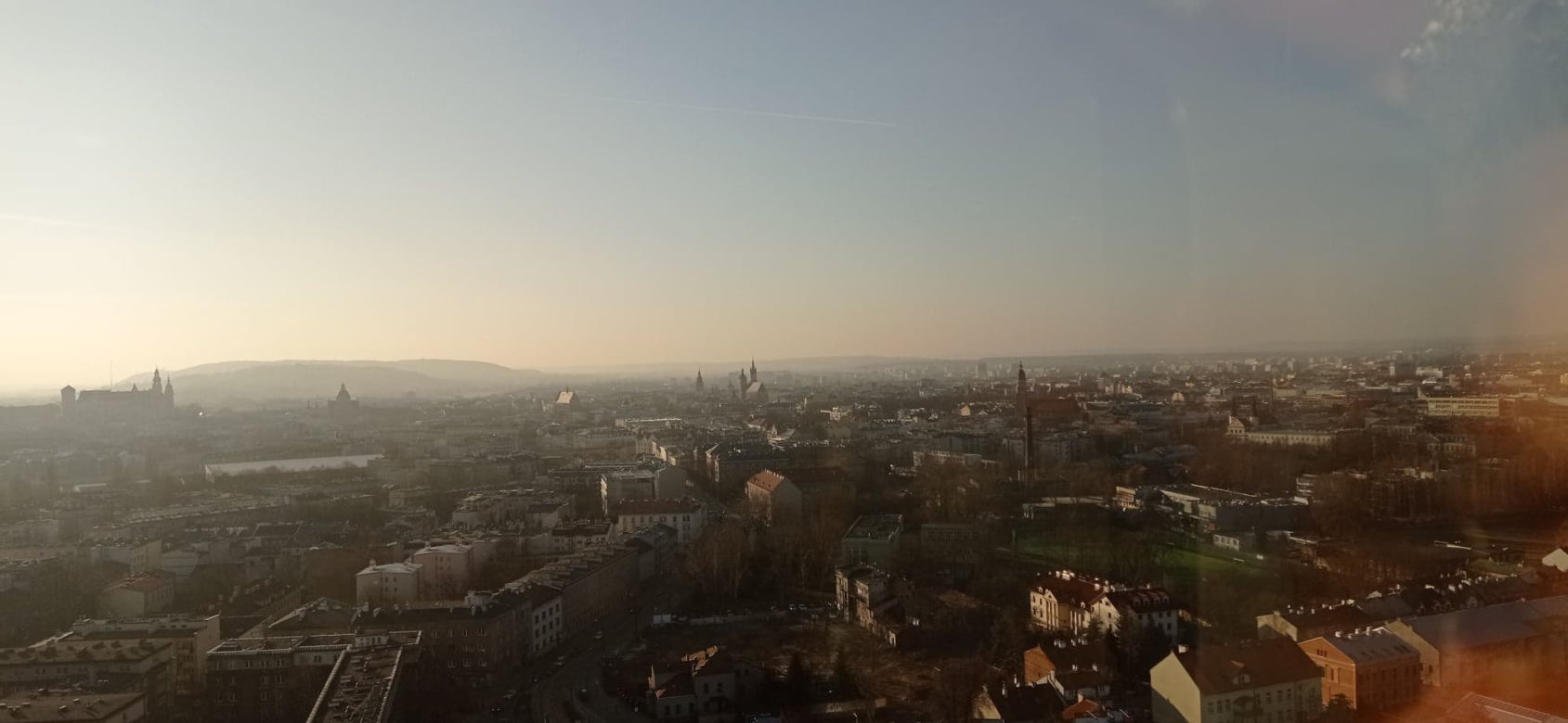 Tak smog unosi się nad Krakowem