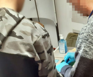 Łomża. Podlaskie. Litwini uciekali przez policjantami, bo UKRYWALI coś w samochodzie 