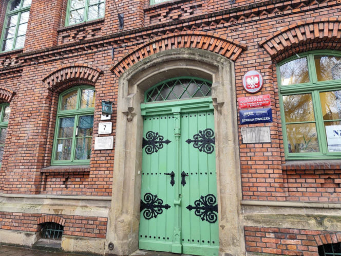 Afera o fryzurę w krakowskim liceum. Jest ruch kuratorium w sprawie dyrektora Marka Graniczki