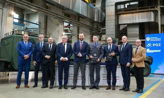 Podsumowanie 2025 w Rosomak S.A.. Strategiczne umowy, rozwój Legwana i przyszłość KTO