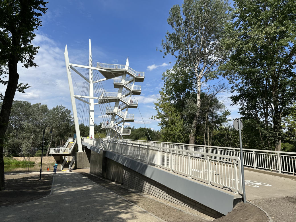 Kładka pieszo-rowerowa w Owińskach już otwarta