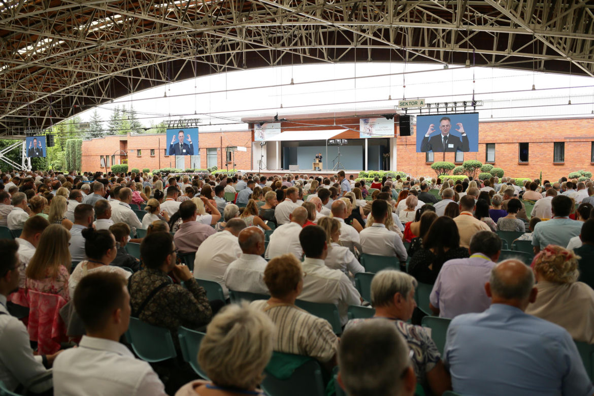 Kongres Świadków Jehowy 2024. W niedzielnych wydarzeniach wzięły udział tłumy