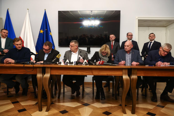 Górnicy opuszczają Kopalnię Węgla Kamiennego Silesia w Czechowicach-Dziedzicach