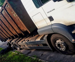 Jechał bez opony i uszkodził 6 km drogi