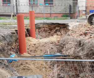 Piwnice przedwojennych kamienic pod torowiskiem tramwajowym w Szczecinie