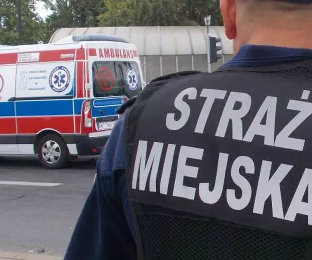 Dramat na przystanku. Leżał z wystającą kością i wył z bólu
