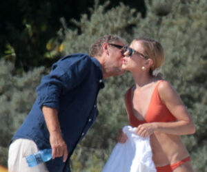 Kasia Tusk w bikini na plaży z rodziną