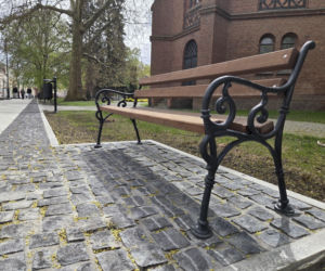 Nowe oblicze placu Wolności. Kwiaciarnie już zamontowane, koniec prac coraz bliżej