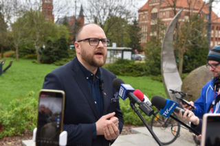 Prezydent Torunia zwiększył liczbę urzędników. Tłumaczy, co zyskają na tym mieszkańcy