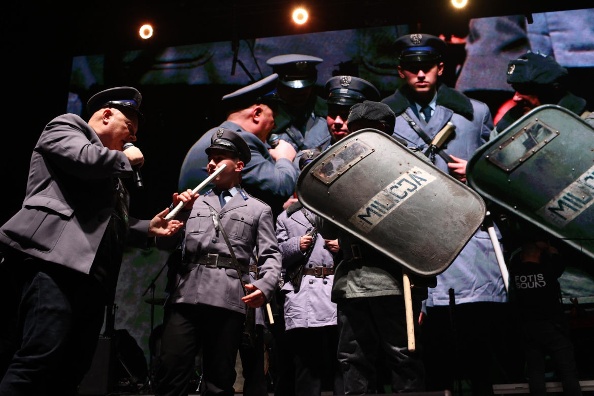 Koncert "Zadzwońcie po milicję" w katowickim Spodku