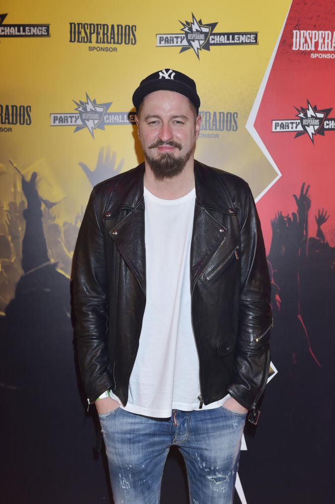 Tak na początku kariery wyglądał Piotr Kędzierski. Dziś trudno go rozpoznać na starych zdjęciach