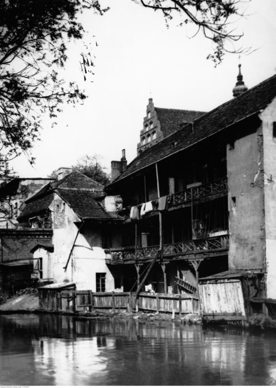 Wenecja Bydgoska ma niepowtarzalny klimat. Tak wyglądała 90 lat temu, a tak zmieniła się dziś [ZDJĘCIA]