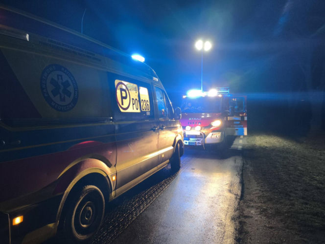 Tragiczne dachowanie na prostej drodze. 18-letni pasażer zginął na miejscu [ZDJĘCIA]