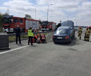 Samochód zatrzymał się na pryzmie żwiru. Wypadek na zamkniętym odcinku S8