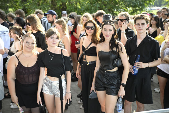 Drugi koncert The Weeknd w Warszawie. Najwierniejsi fani nie przestraszyli się morderczego upału. Znajdź się na zdjęciach